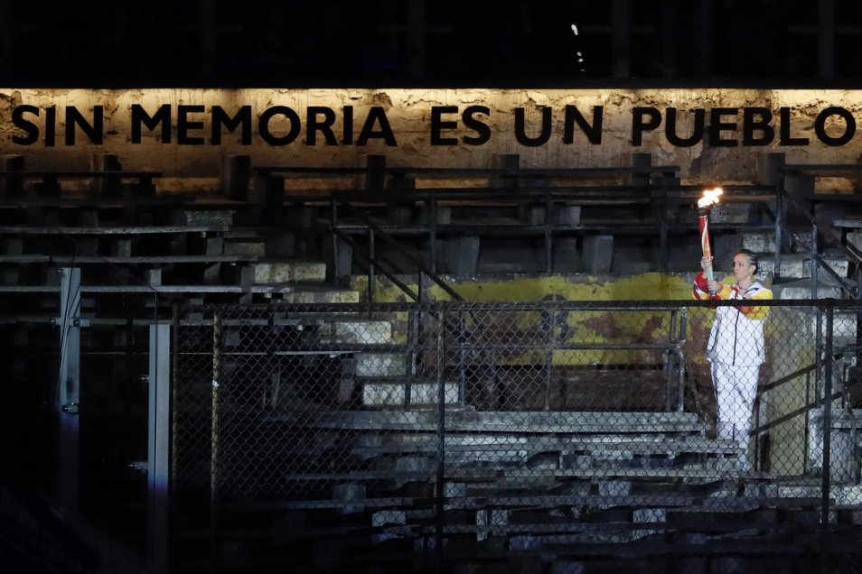 El fuego Panamericano entró al Estadio Nacional a través del memorial de la escotilla 8