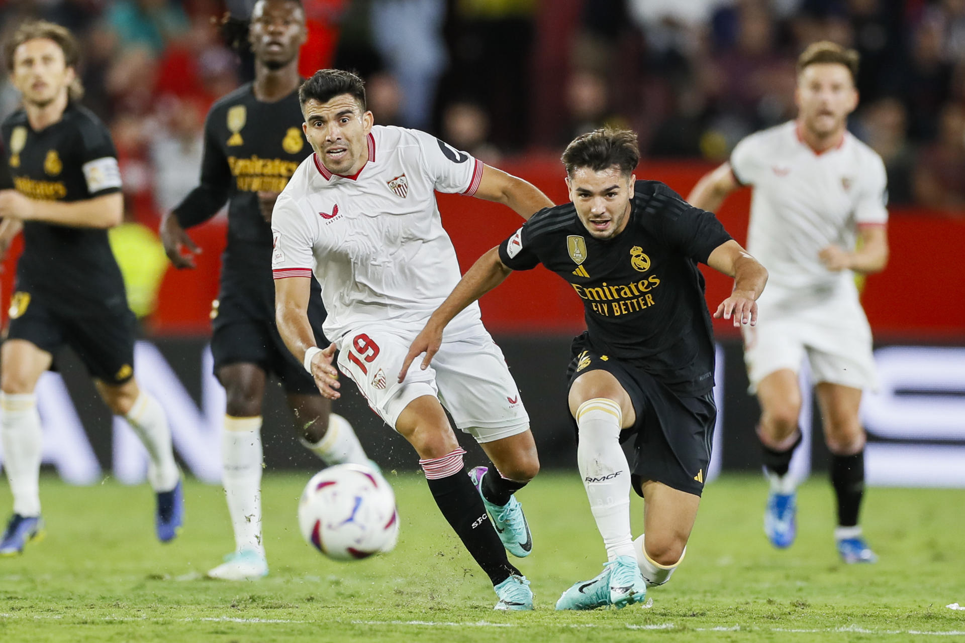 Sevilla y Real Madrid protagonizaron vibrante empate en La Liga