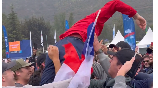 Martín Vidaurre fue festejado con un “manteo” de sus amigos tras lograr la plata en Santiago 2023