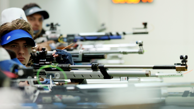 Estados Unidos se colgó el oro en el rifle de aire equipo mixto
