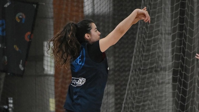 Presidente Boric fue hasta Ministerio de Medio Ambiente para saludar a Paula Carrasco, seleccionada de baloncesto
