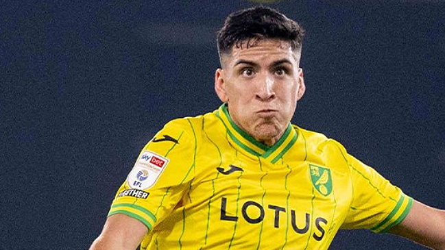 DT de Norwich llamó la atención de Marcelino por expulsión en la Roja