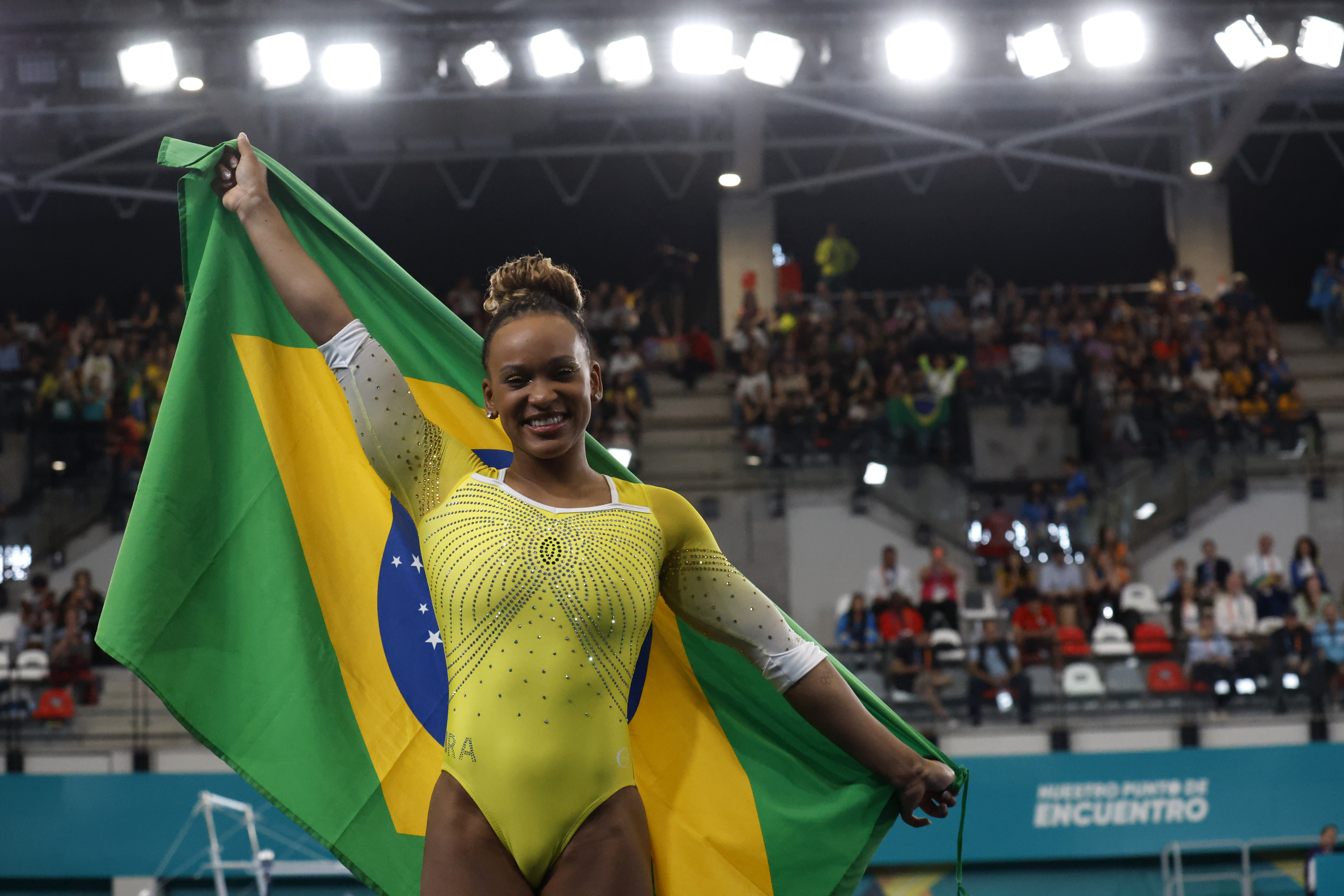 Rebeca Andrade brilló y dio oro a Brasil en la gimnasia artística de Santiago 2023