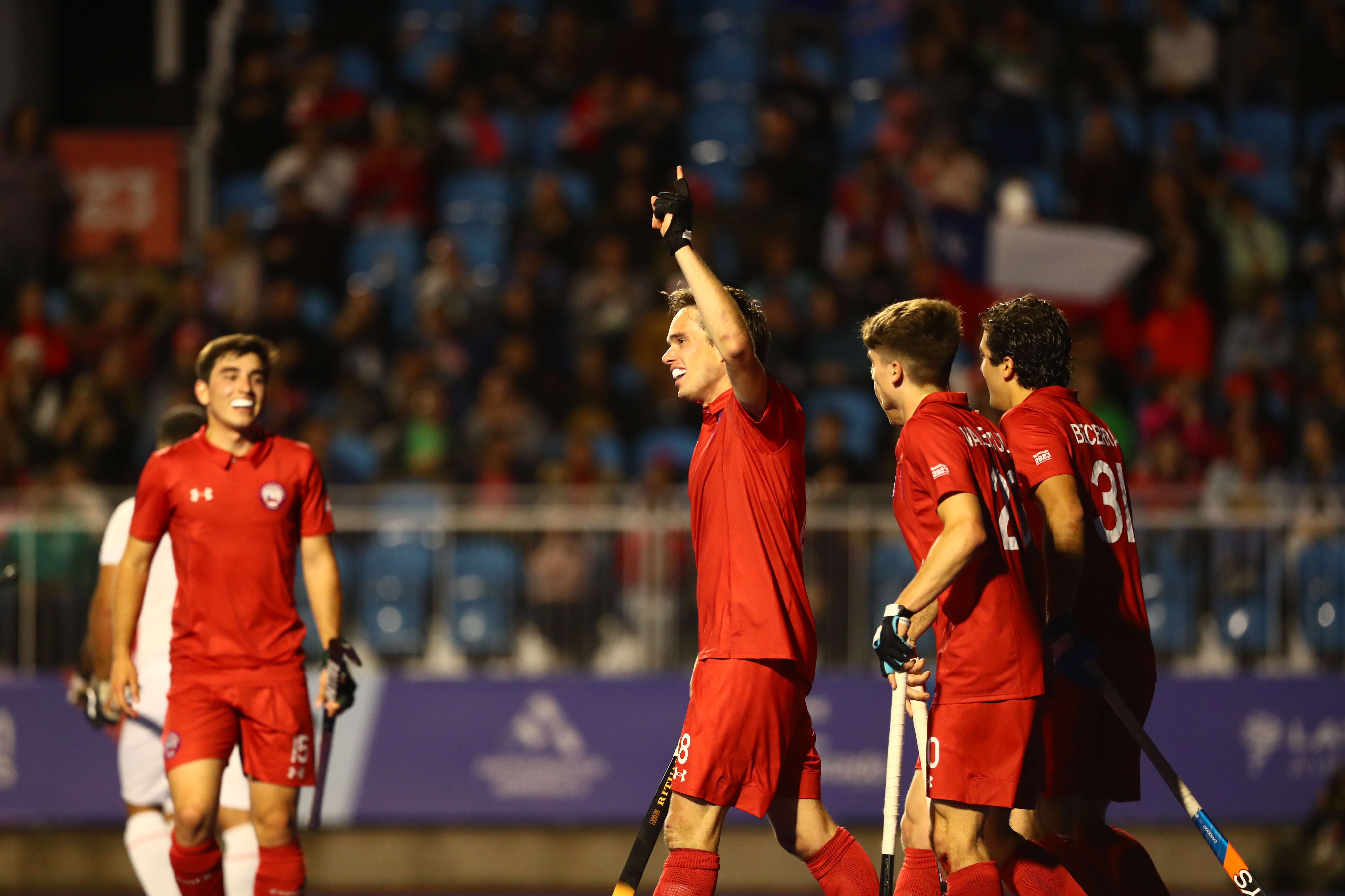 Los Diablos tuvieron debut triunfal en Santiago 2023 tras golear a Perú