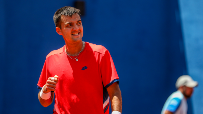 Tomás Barrios sacó del camino al jamaicano Bicknell y entró a cuartos en Santiago 2023