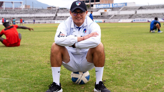 La increíble historia del DT que consiguió el ascenso en Ecuador con solo 27 años