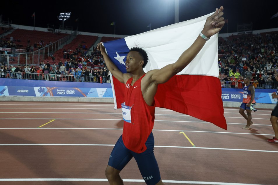 Santiago Ford celebró con todo en la pista atlética del Nacional tras ganar el decatlón panamericano