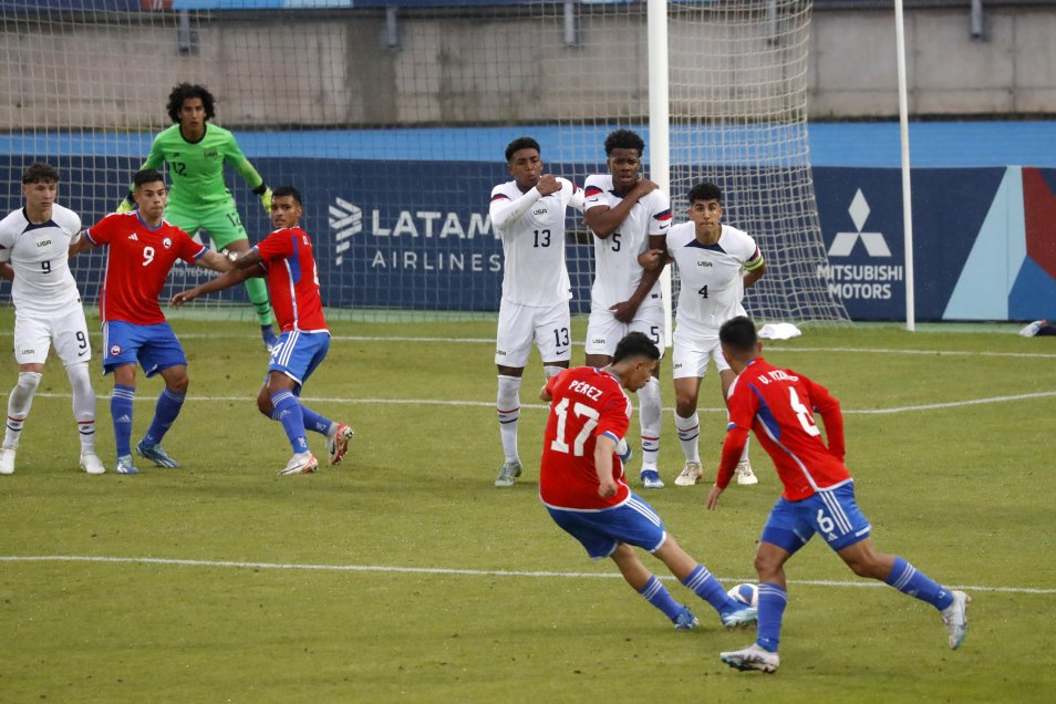 César Pérez fue el héroe de La Roja sub 23 ante Estados Unidos con un golazo de tiro libre