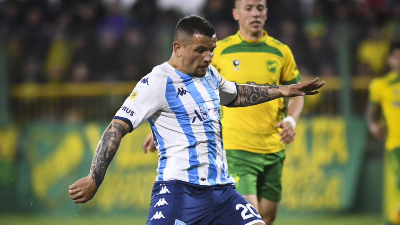 Vecchio salvó a Racing con gol del empate ante Defensa y Justica en la Copa de la Liga