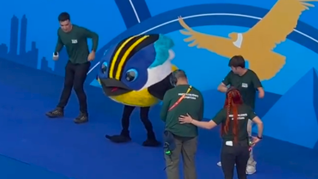 ¡Fiu encantó con su baile! La mascota de Santiago 2023 sacó los pasos prohibidos