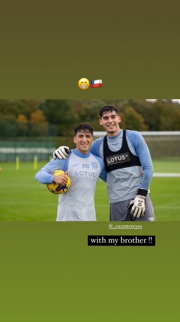 “Con mi brother”: Marcelino Núñez posó junto al retornado Vicente Reyes en Norwich