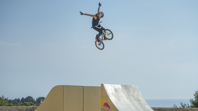 Leyenda del BMX Daniel Dhers compite este fin de semana en Santiago 2023