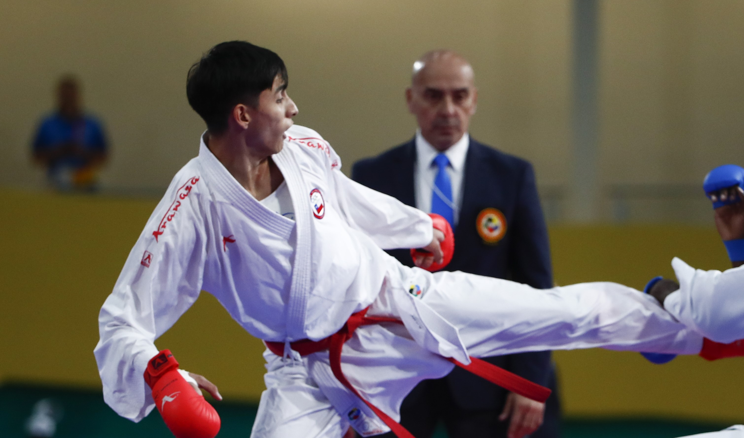 ¡Tremendo! Enrique Villalón conquistó el noveno oro de Chile en historiada final del karate