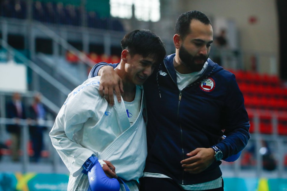 La emoción de Enrique Villalón tras ganar el oro panamericano en el karate de Santiago 2023