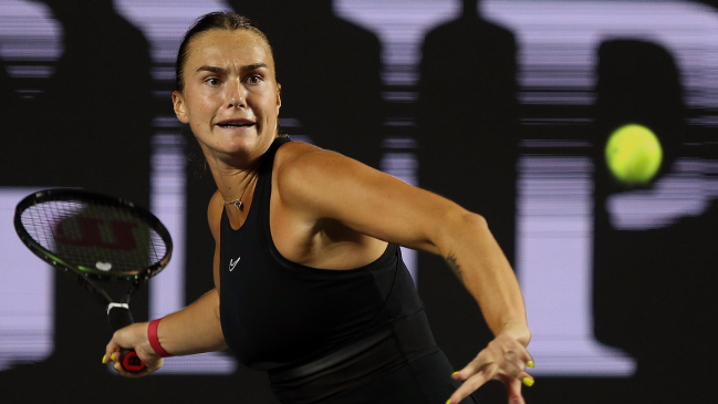 La semifinal entre Sabalenka y Swiatek en el WTA Finals se suspendió por lluvia