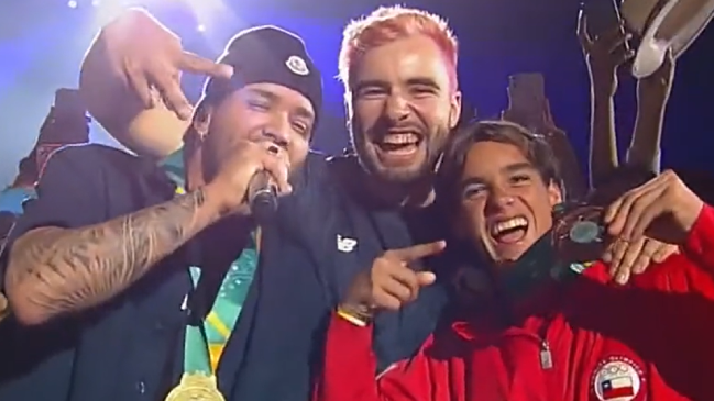 [VIDEO] Lucas Nervi le prestó su medalla de oro a Prince Royce