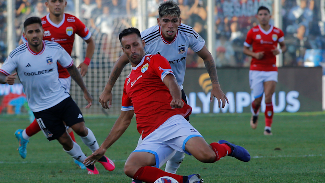 Colo Colo y Magallanes chocan en su partido pendiente con opuestos objetivos en la mira