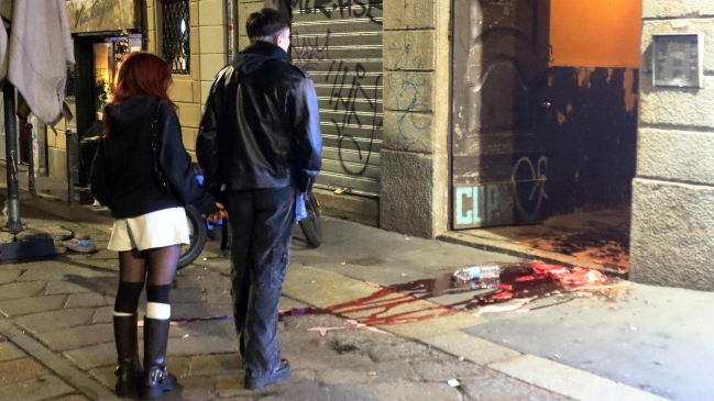 [Video] Un hincha de PSG fue acuchillado en enfrentamientos con fanáticos de AC Milan