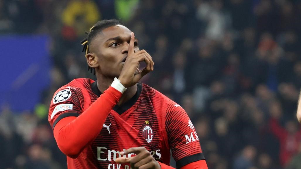 Rafael Leao anotó de chilena en triunfo de AC Milan sobre PSG en la Champions