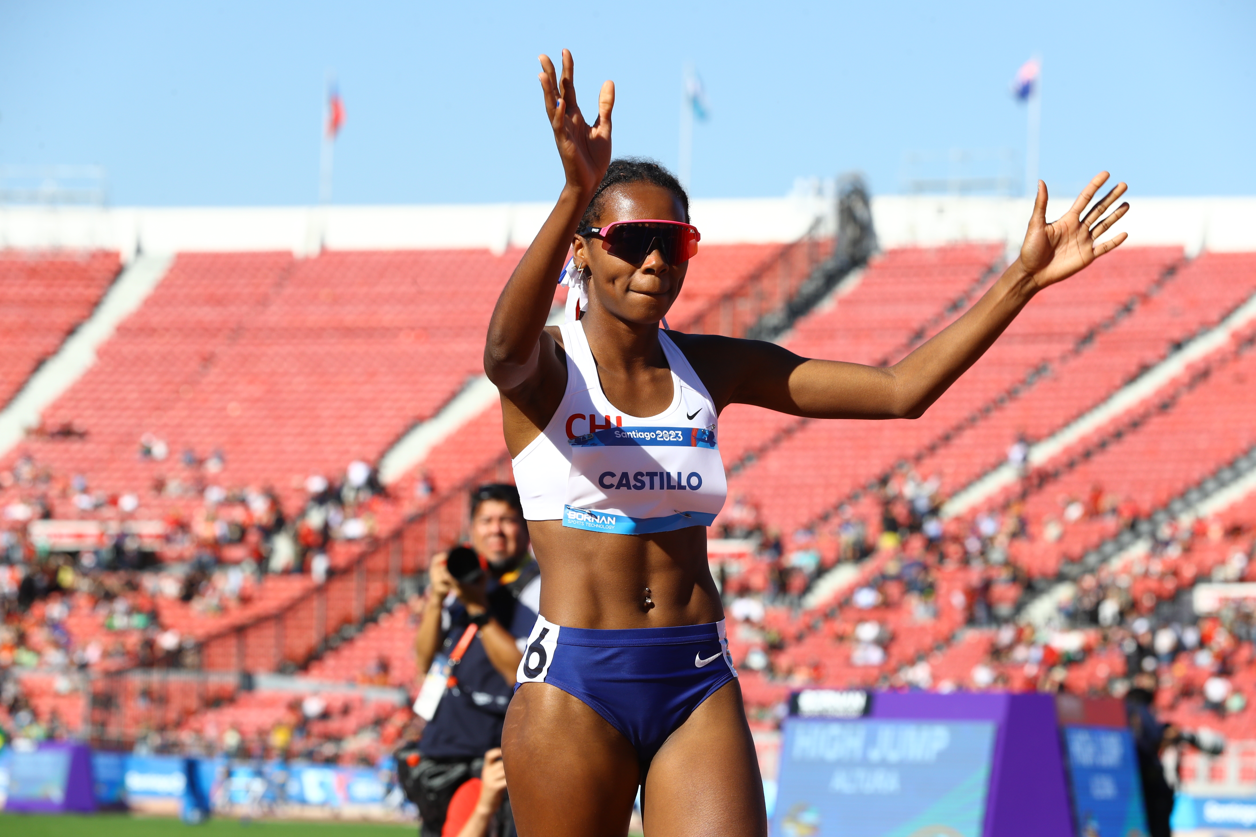 La atleta Berdine Castillo acusó insultos de técnico y hostigamiento de Ximena Restrepo