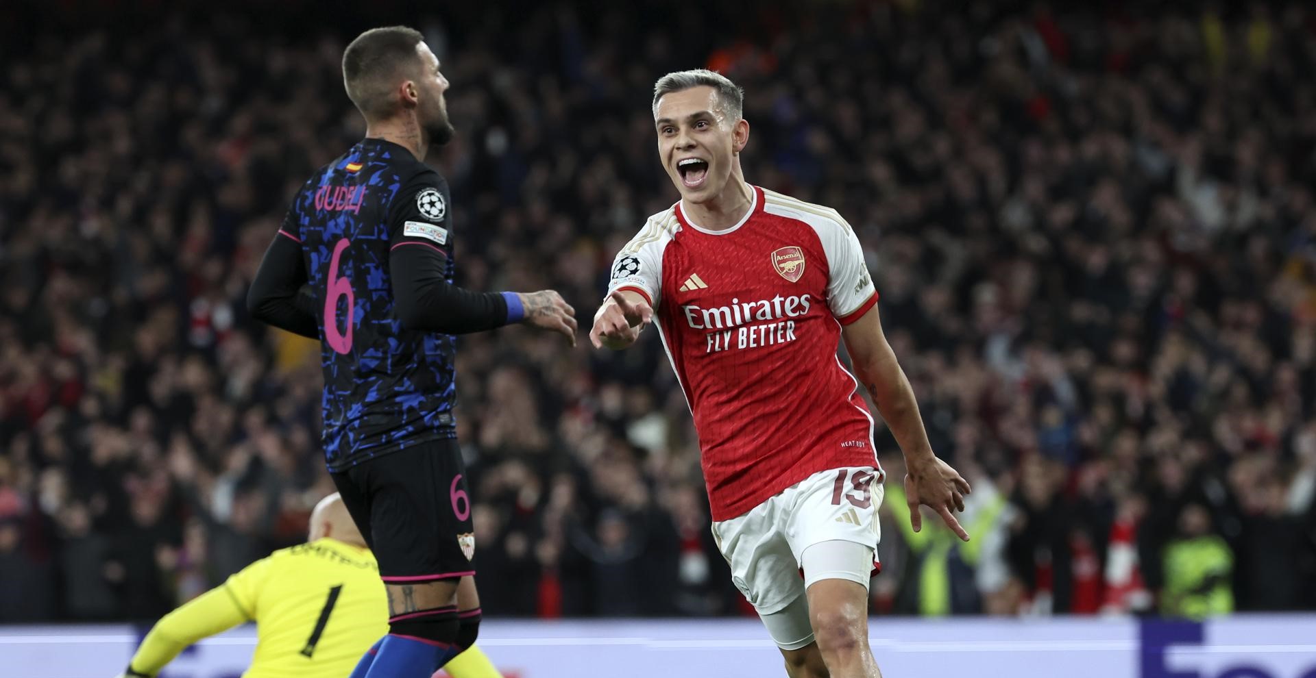 Arsenal dejó a Sevilla al borde de la eliminación en la Champions