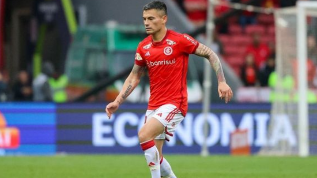 Charles Aránguiz vio acción en el duelo entre Inter y Fluminense