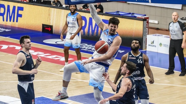 Nicolás Carvacho fue clave en triunfo a nivel europeo