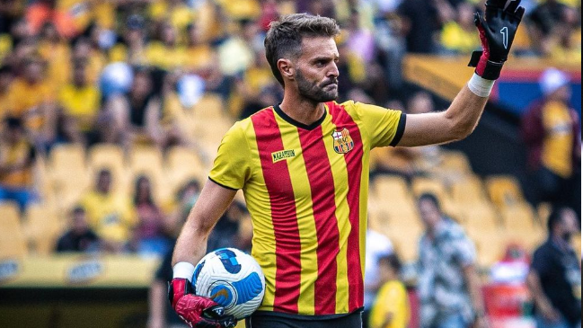 Ecuador citó a portero de origen argentino para el partido contra Chile