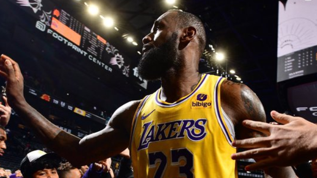 Los Angeles Lakers remontó a Phoenix Suns en un emocionante duelo LeBron-Durant