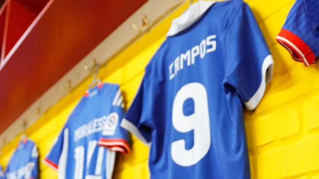 La U homenajeó a Carlos Campos en el vestuario del Santa Laura