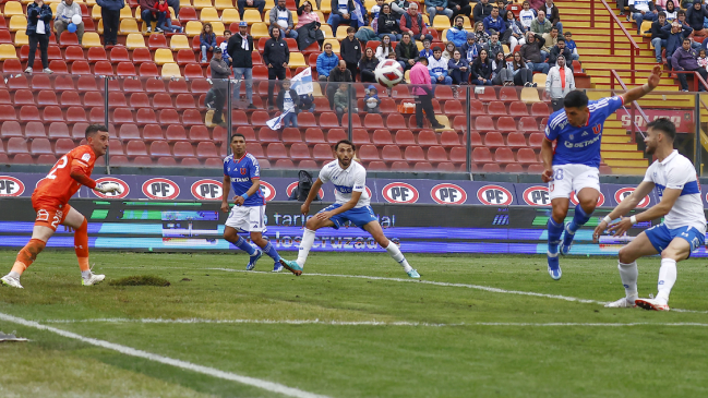 Israel Poblete ganó en el área de U. Católica y puso en ventaja a U. de Chile