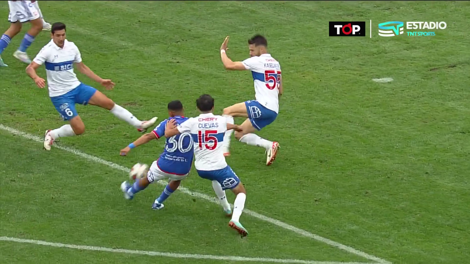 La mano de Gary Kagelmacher en el segundo penal de la UC a favor de la U