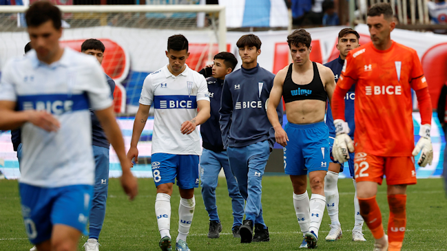 Barristas insultaron a jugadores de la UC rumbo a camarines tras la derrota en el clásico