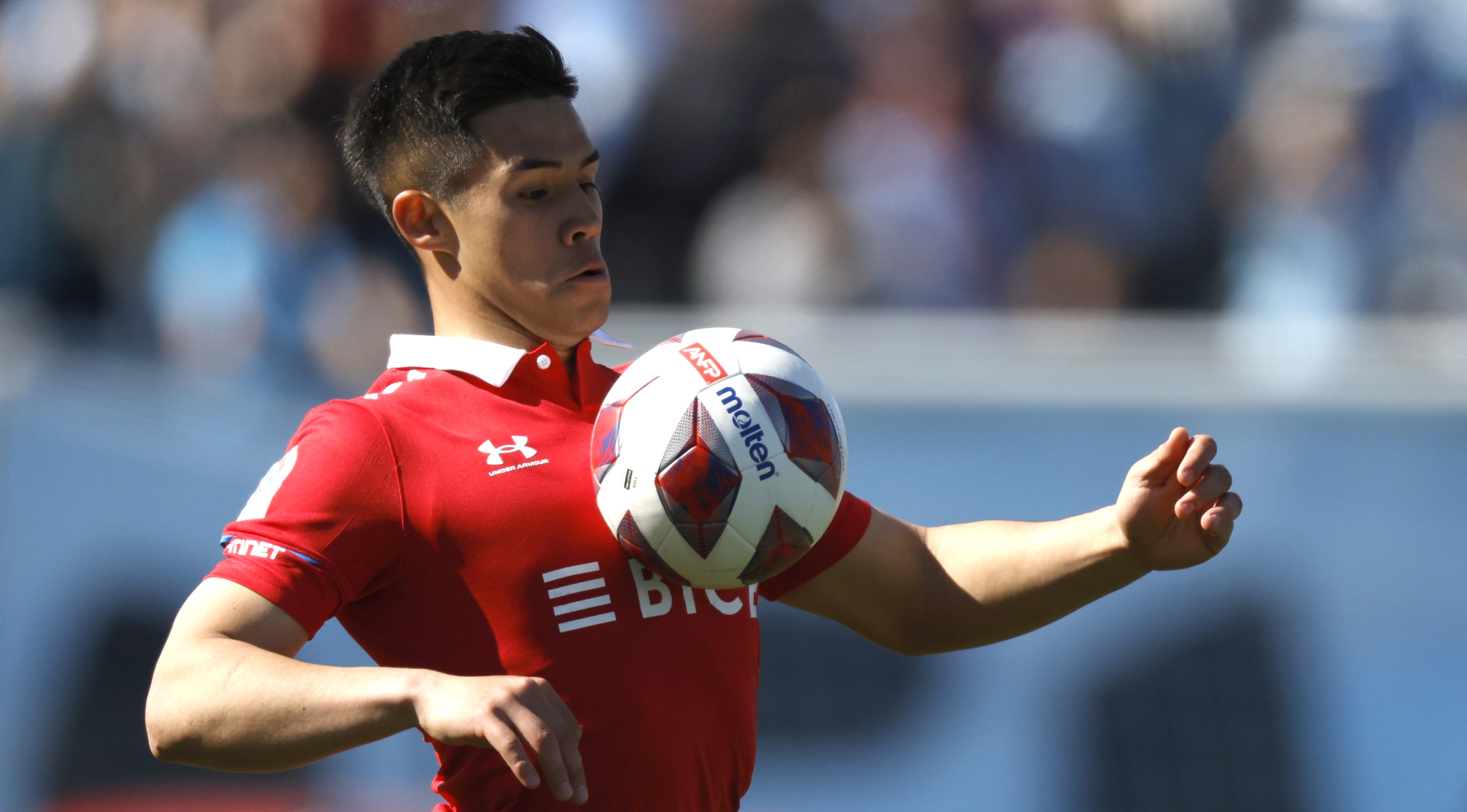 Alexander Aravena apareció en la órbita de Atlético Paranaense