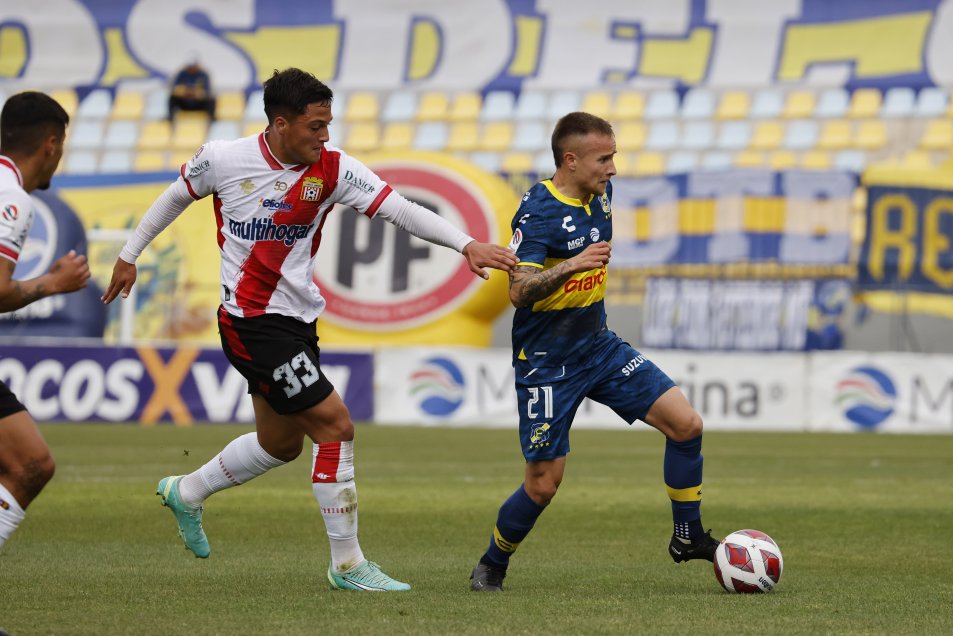 Everton y Curicó Unido igualaron en friccionado partido en Sausalito