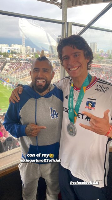 Arturo Vidal compartió con medallistas panamericanos homenajeados en el Monumental