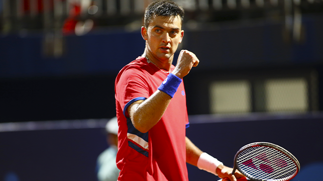 Tomás Barrios tuvo un estreno triunfal en el Challenger 100 de Montevideo