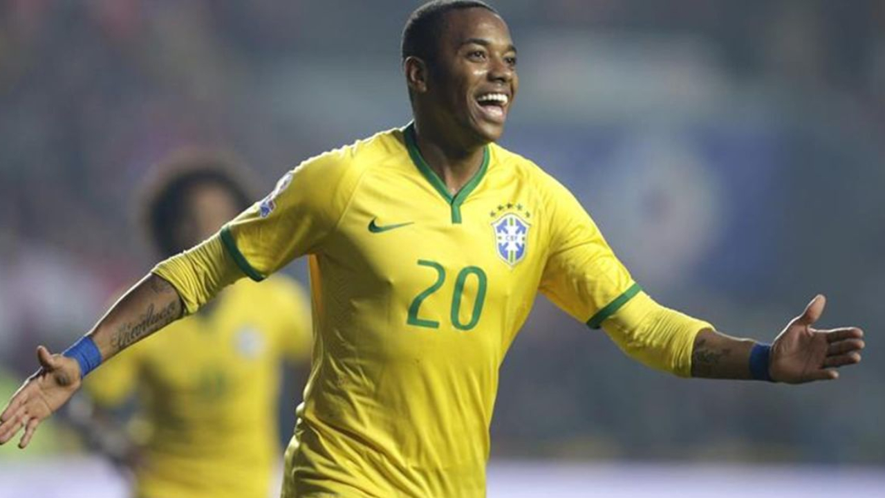 Fiscalía pide que Robinho cumpla en Brasil la condena por violación impuesta en Italia