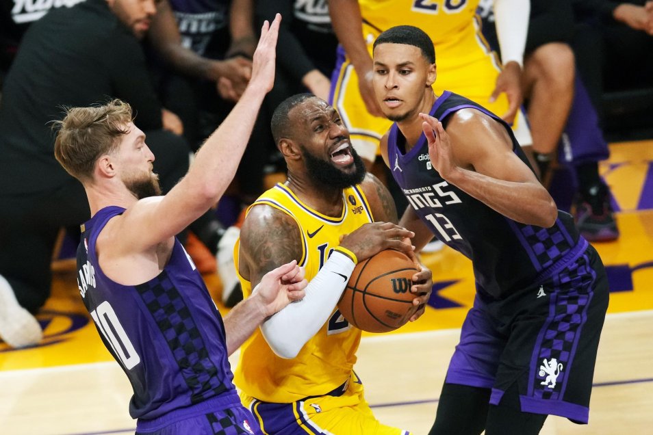 Los Lakers se empantaron ante unos inspirados Sacramento Kings