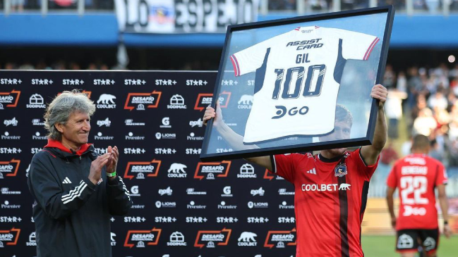 Leonardo Gil fue homenajeado por su centenar de partidos en Colo Colo