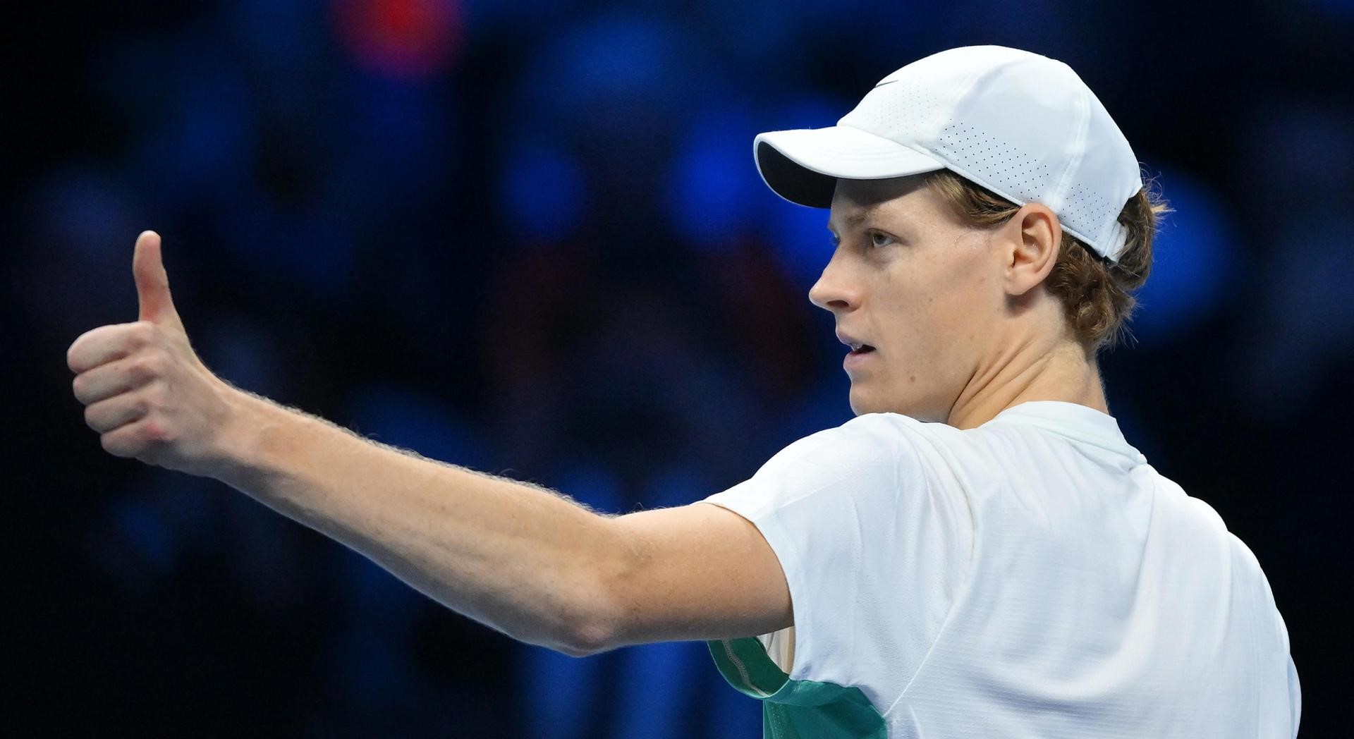 Sinner batió a Rune y dio la clasificación a Djokovic a semis en las Finales ATP