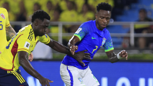 Vinicius regresó a España tras lesionarse en la visita de Brasil a Colombia