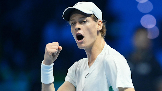 Jannik Sinner superó a Danil Medvedev e irá por el título de las Finales ATP