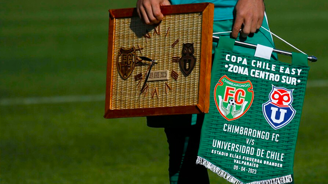 Chimbarongo FC ironizó sobre el completo más largo del mundo en Talca