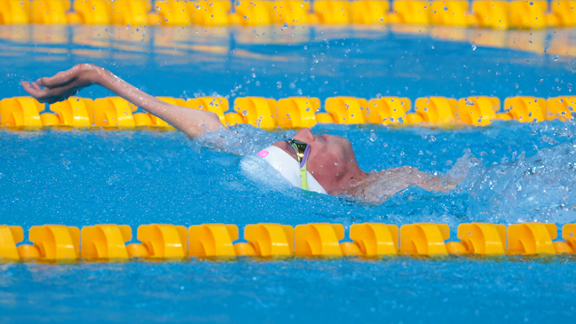 ¡Espectacular! Alberto Abarza se quedó una nueva medalla de plata en los 50 metros espalda