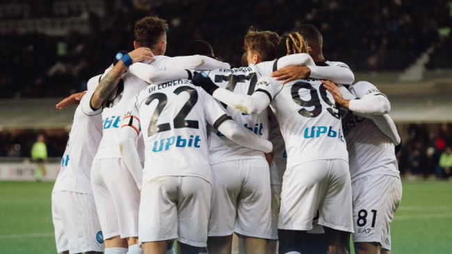 Napoli derrotó a Atalanta en el estreno de Walter Mazzarri como su DT