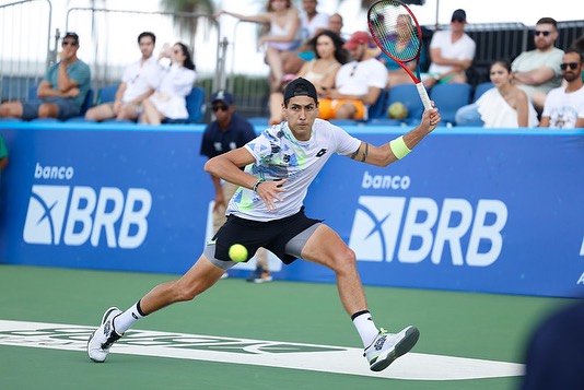 Alejandro Tabilo recibió el título en el Challenger de Brasilia