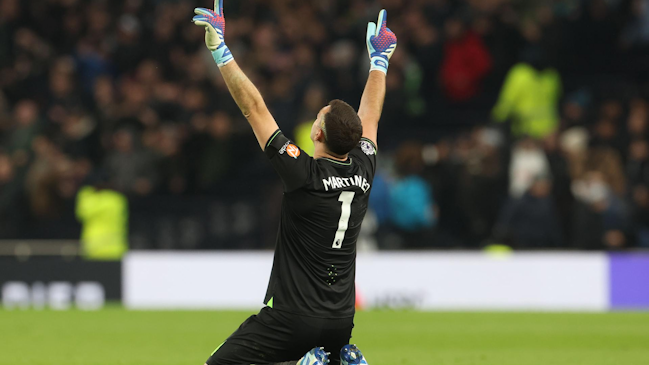 Aston Villa remontó a Tottenham con “Dibu” Martínez como gran figura