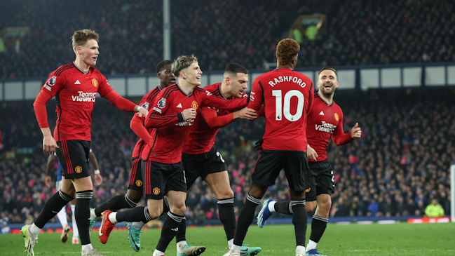 Manchester United vapuleó a Everton en duelo marcado por la espectacular chilena de Garnacho