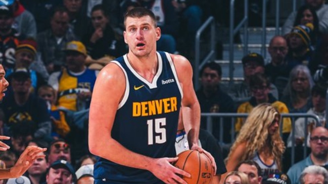 Nicola Jokic se impuso a Victor Wembanyama y los Spurs se hunden con 12 derrotas seguidas